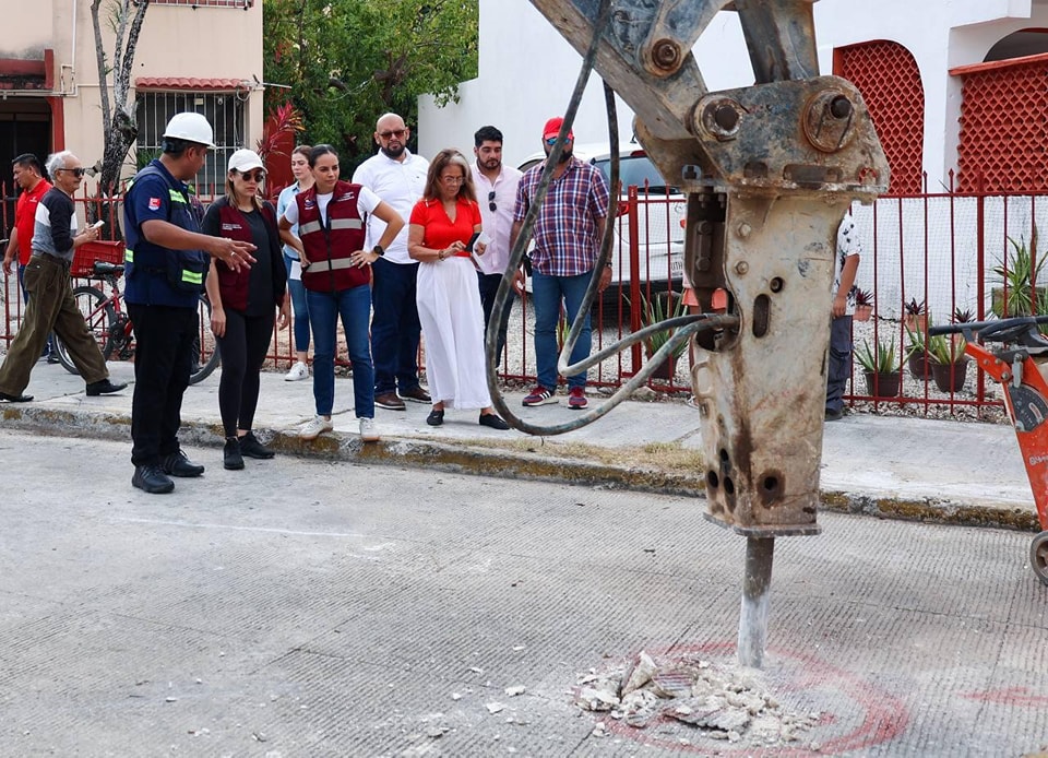 Supervisa Ana Paty Peralta trabajos de renovación de red de drenaje sanitario