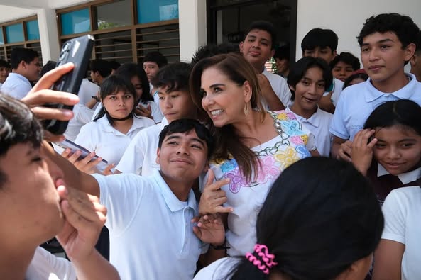 Anuncia Mara Lezama construcción de domo a chavas y chavos del Colegio de Bachilleres de Bacalar