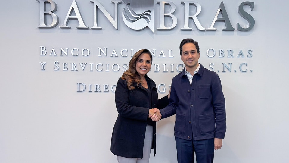 Revisa Mara Lezama proyectos de movilidad con el director general de BANOBRAS