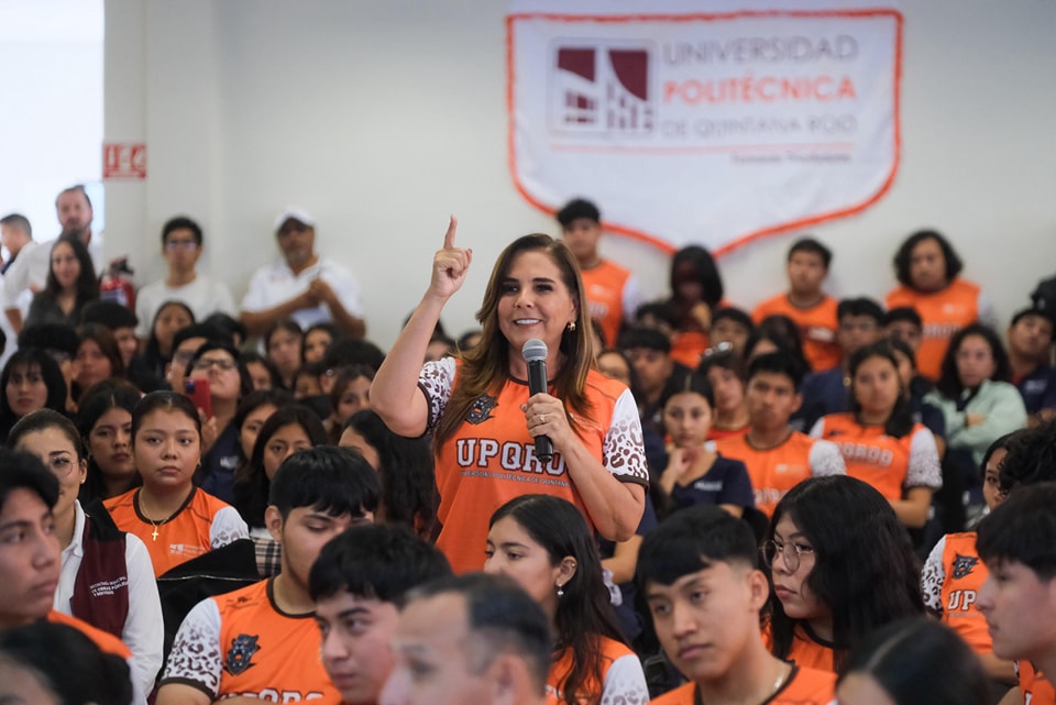 Mara Lezama entrega equipamiento a Universidad Politécnica de Quintana Roo