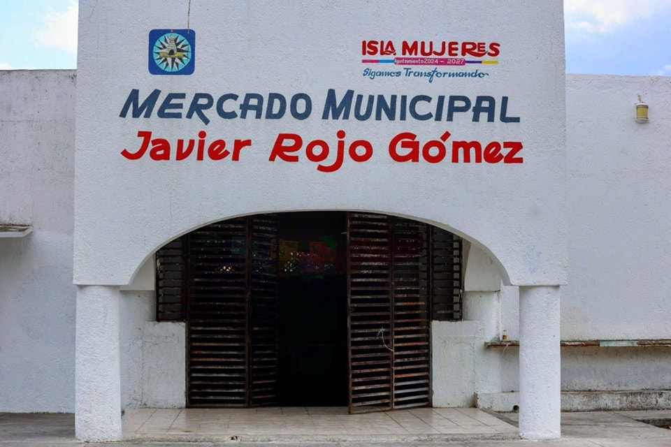 Gobierno de Isla Mujeres mejora imagen de los mercados municipales