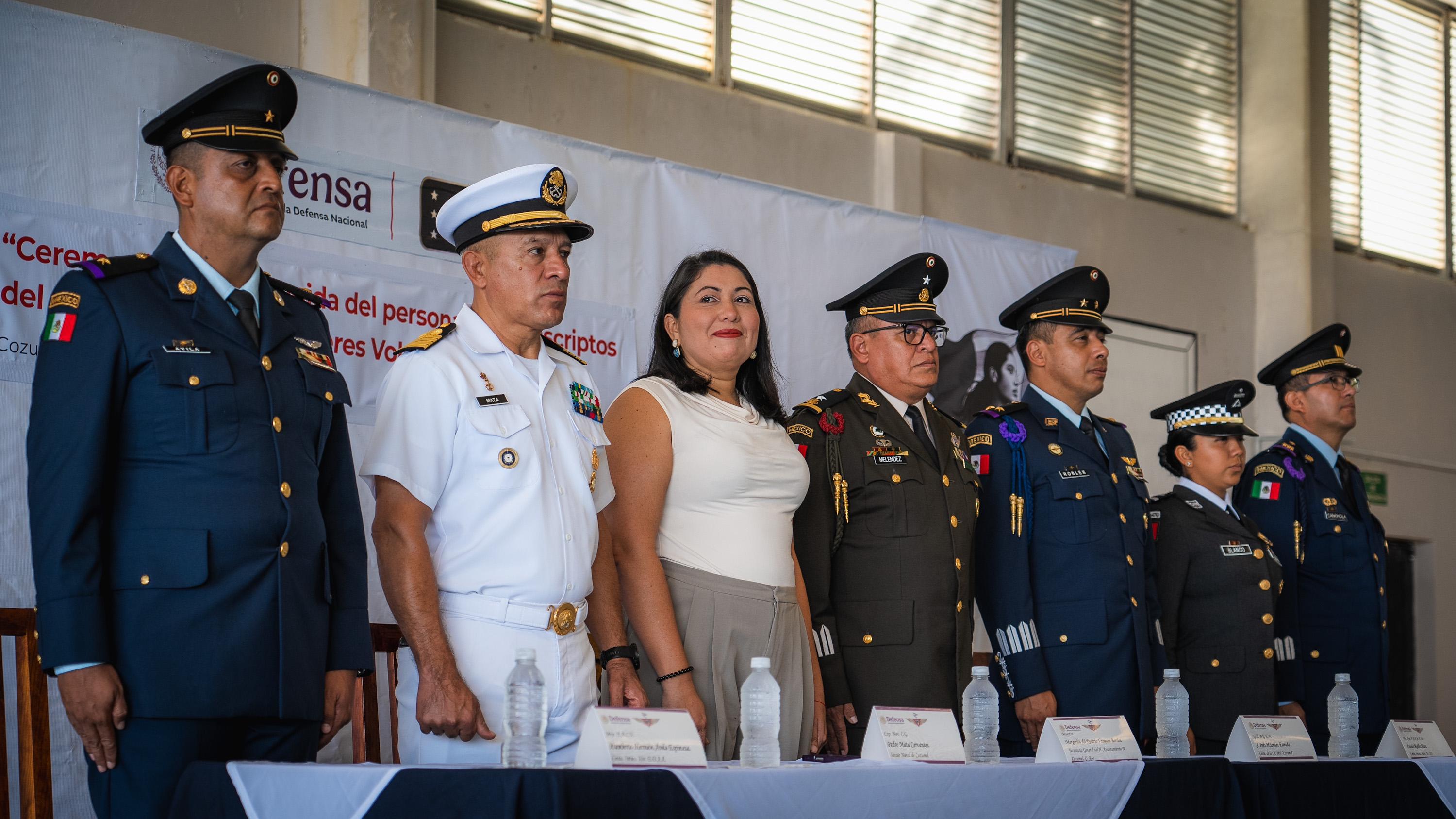 Dan bienvenida a los jóvenes que participan junto a las mujeres voluntarias en el SMN 2025