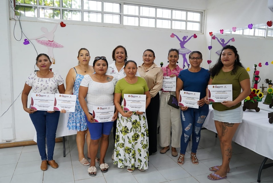 Concluye con éxito taller de papel enrollado en el BiblioAvión Gervasio