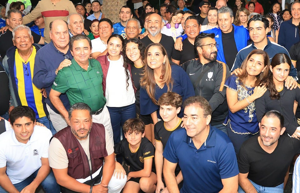 Atestigua Ana Paty Peralta inauguración de campo de fútbol para veteranos