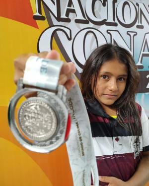 Conquista Janaina Raya Bazán medalla de plata en la disciplina de clavados