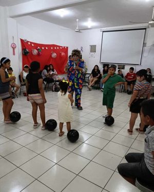 Festejan a alumnos del C.D.C. Froylán López Carrillo por el día del niño