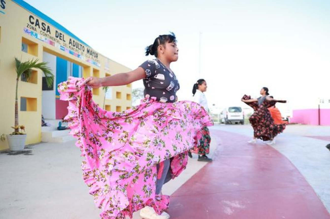 Isla Mujeres promueve la salud entre juventudes con taller de folclore