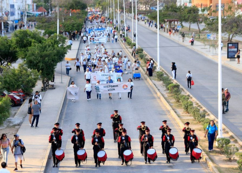 Afianzan identidad local con el Desfile de los Cancunenses
